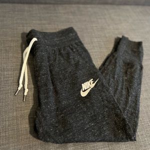 NIKE CAPRI SWEATPANTS/JOGGER